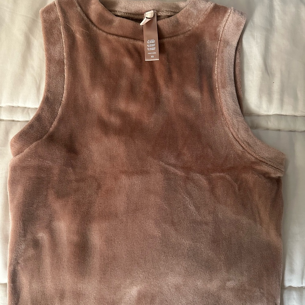 Women's Sleeveless Top and Relaxed Fit Bottoms Set